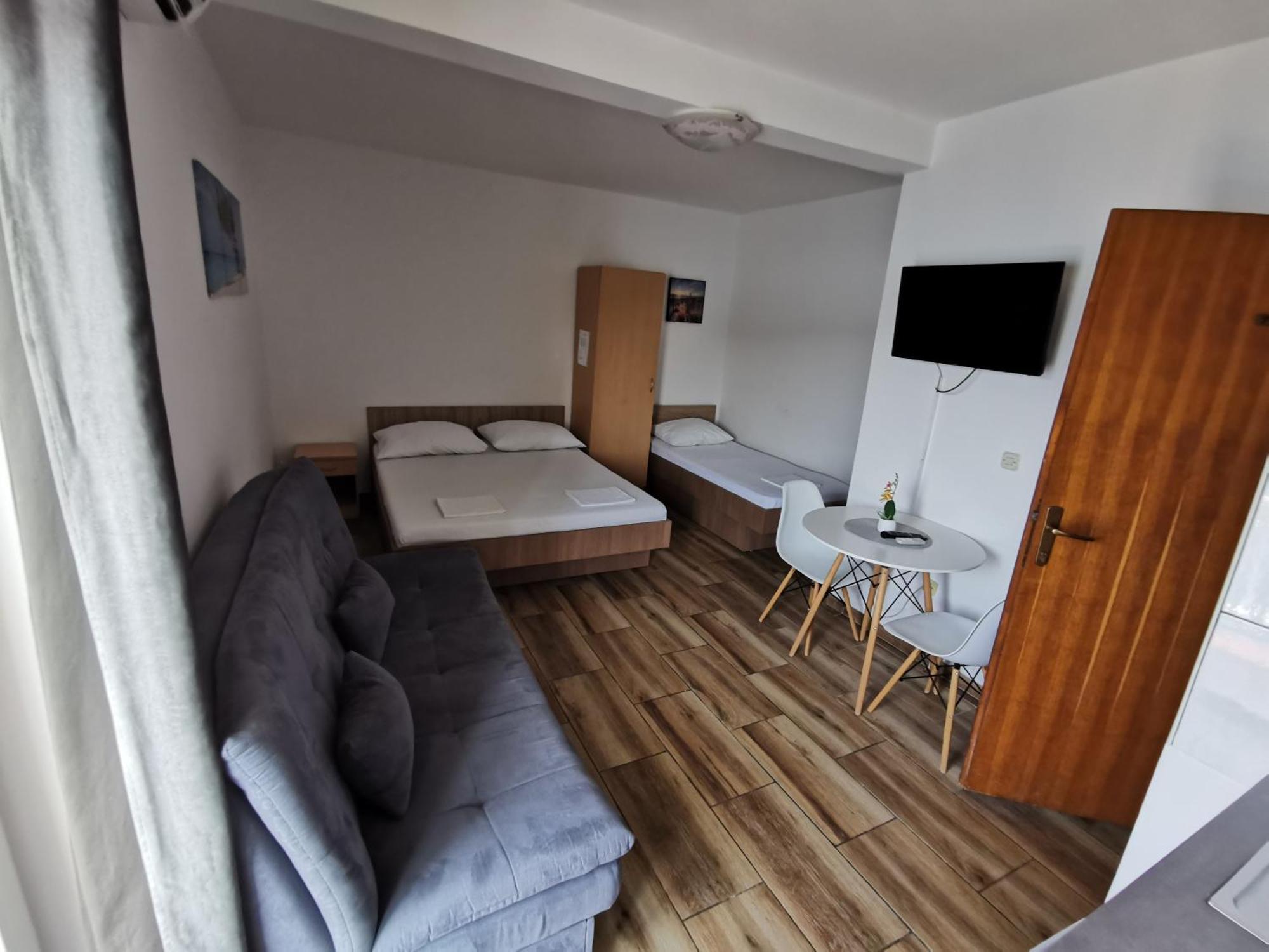 Apartmani Lezenic M ネウム エクステリア 写真