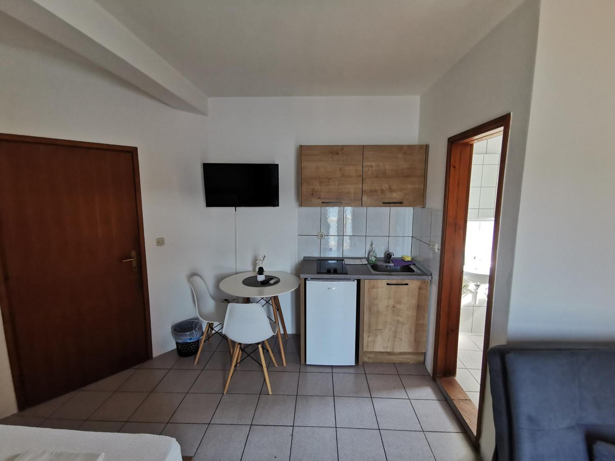 Apartmani Lezenic M ネウム エクステリア 写真